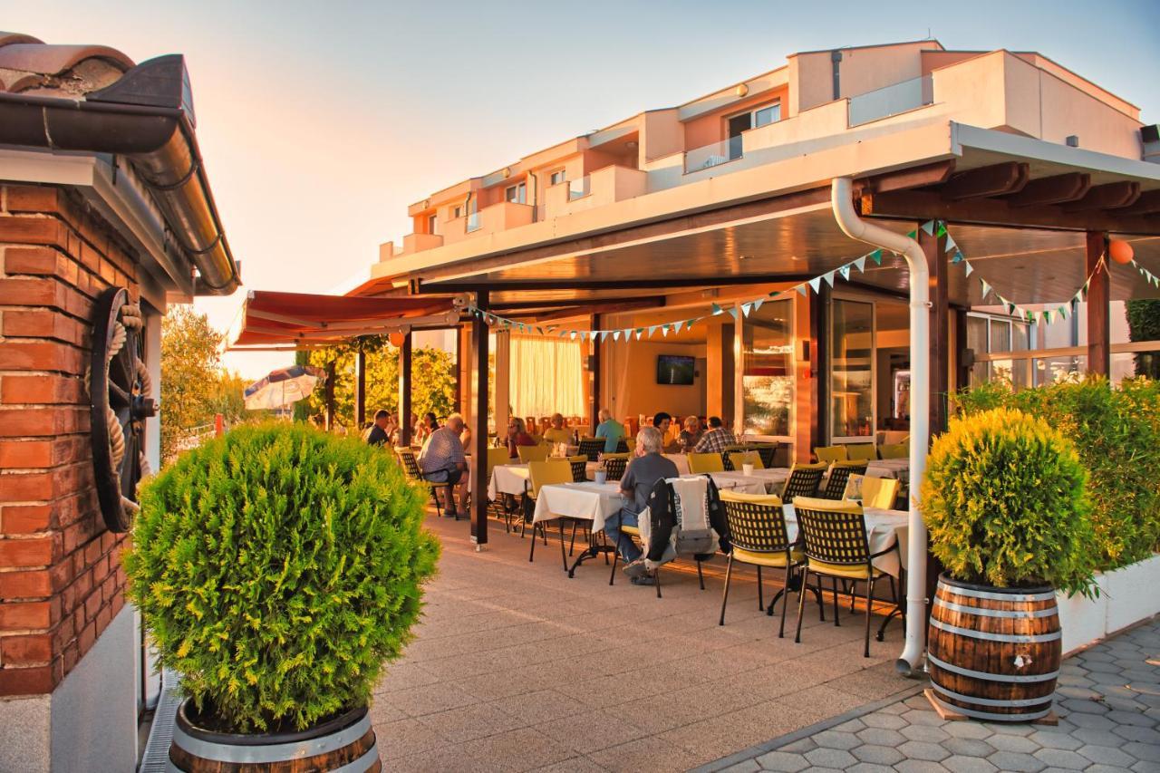 Pension Augustino Miletici Экстерьер фото